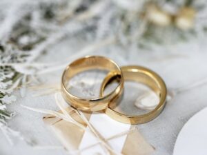 Het verschil tussen wettelijk- en ceremonieel trouwen